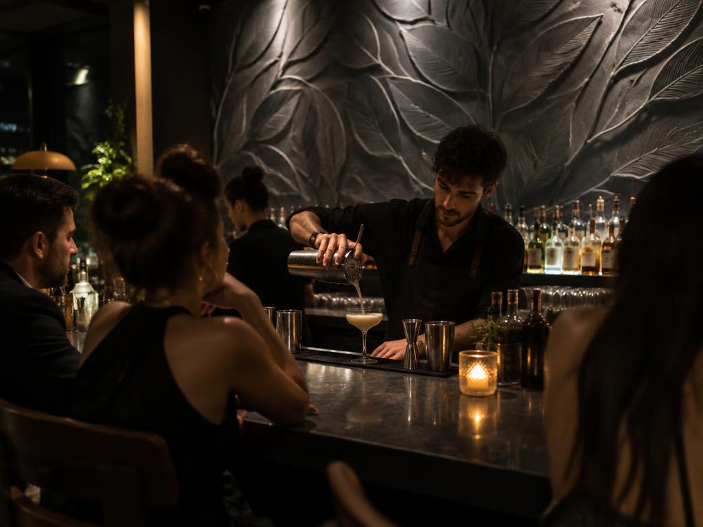 Kokteyl bar · Yaprak rölyef duvar